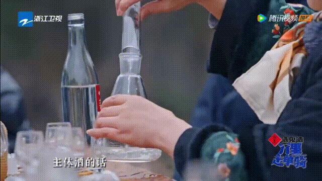 DƬ